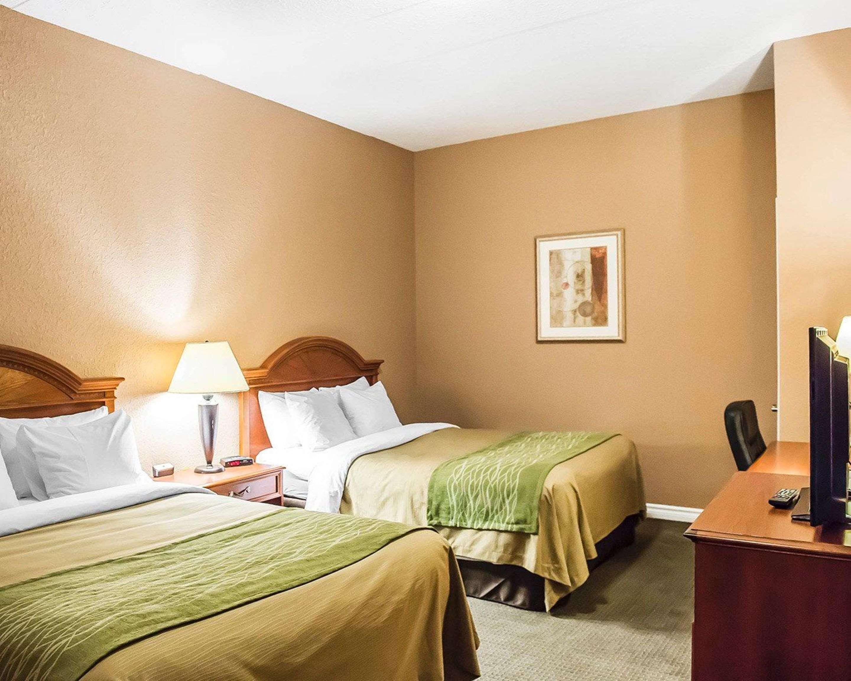 Comfort Inn & Suites Thousand Islands Harbour District Gananoque Zewnętrze zdjęcie
